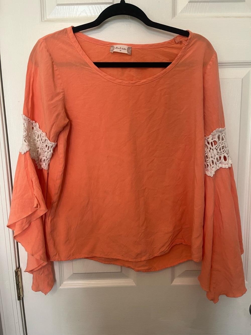 Altar’d State Coral Boho Bell Sleeve Crochet Lace Festival Blouse Top M Peasant